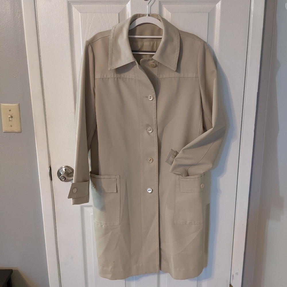 Like-New Classic Unisex‎ Trench Coat Size M/L Fall Vintage Over Coat